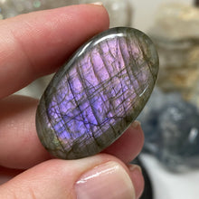 将图像加载到图库查看器中，Purple Labradorite Cabochon #45 * High Quality
