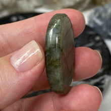 将图像加载到图库查看器中，Purple Labradorite Cabochon #45 * High Quality
