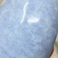 Carica l&#39;immagine nel visualizzatore di Gallery, Blue Calcite Palm Stone #13
