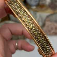 Carica l&#39;immagine nel visualizzatore di Gallery, Copper with Brass Cuff Bracelets
