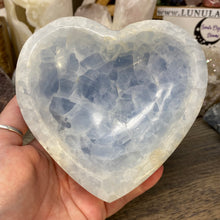 Bild in Galerie-Viewer laden, Blue Calcite Heart Bowl
