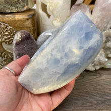 Chargez l&#39;image dans la visionneuse de la galerie, Blue Calcite Heart Bowl
