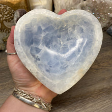 Carica l&#39;immagine nel visualizzatore di Gallery, Blue Calcite Heart Bowl
