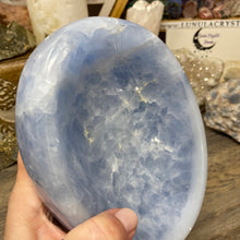 Load image into Gallery viewer, Blue Calcite Oval Bowl #01
