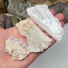 Load image into Gallery viewer, Selenite Rough Set #16
