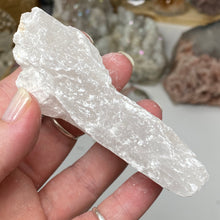 Load image into Gallery viewer, Selenite Rough Set #16
