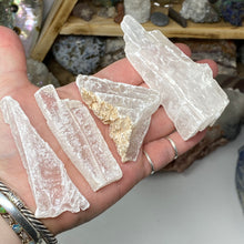 Load image into Gallery viewer, Selenite Rough Set #18
