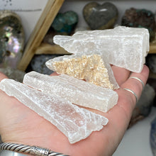 将图像加载到图库查看器中，Selenite Rough Set #18
