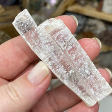 Load image into Gallery viewer, Selenite Rough Set #18
