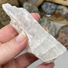 将图像加载到图库查看器中，Selenite Rough Set #18
