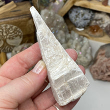 Load image into Gallery viewer, Selenite Rough Set #18
