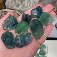 将图像加载到图库查看器中，Green / Blue Fluorite Large Rough
