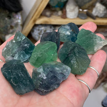 将图像加载到图库查看器中，Green / Blue Fluorite Large Rough
