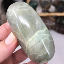 将图像加载到图库查看器中，Garnierite Palm Stone #14
