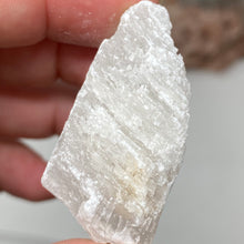 将图像加载到图库查看器中，Selenite Rough Set #30
