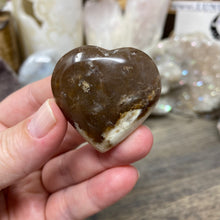 Cargar imagen en el visor de la galería, Brown Opal Heart #11
