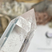 Carica l&#39;immagine nel visualizzatore di Gallery, Clear Quartz Obelisk Tower #11
