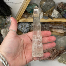 Carica l&#39;immagine nel visualizzatore di Gallery, Clear Quartz Obelisk Tower #13
