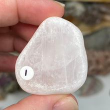 Carica l&#39;immagine nel visualizzatore di Gallery, Rose Quartz Ema Egg #01
