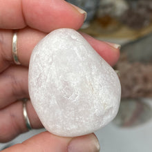 将图像加载到图库查看器中，Rose Quartz Ema Egg #01
