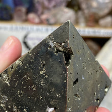 Carica l&#39;immagine nel visualizzatore di Gallery, Pyrite Pyramid #08
