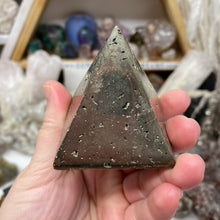 Carica l&#39;immagine nel visualizzatore di Gallery, Pyrite Pyramid #09
