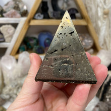 Carica l&#39;immagine nel visualizzatore di Gallery, Pyrite Pyramid #10
