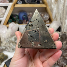 Carica l&#39;immagine nel visualizzatore di Gallery, Pyrite Pyramid #11
