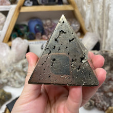 Carica l&#39;immagine nel visualizzatore di Gallery, Pyrite Pyramid #11
