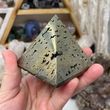 Carica l&#39;immagine nel visualizzatore di Gallery, Pyrite Pyramid #11
