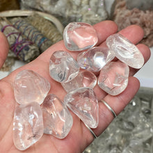 将图像加载到图库查看器中，Clear Quartz Medium Tumbles
