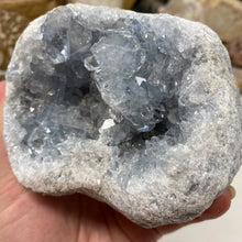 将图像加载到图库查看器中，Celestite Rough Cluster #80
