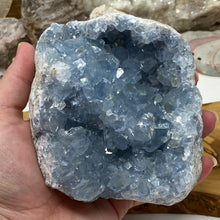 将图像加载到图库查看器中，Celestite Rough Cluster #84
