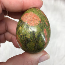 Carica l&#39;immagine nel visualizzatore di Gallery, Unakite Egg
