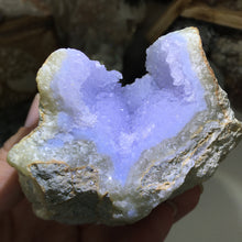 Bild in Galerie-Viewer laden, Blue Lace Agate Geode #05
