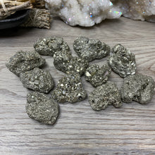 Cargar imagen en el visor de la galería, Pyrite Medium Clusters
