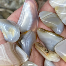 Cargar imagen en el visor de la galería, Banded Agate Small Tumbles
