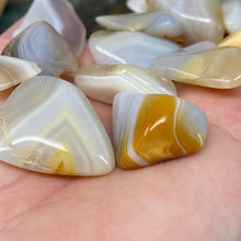 将图像加载到图库查看器中，Banded Agate Small Tumbles
