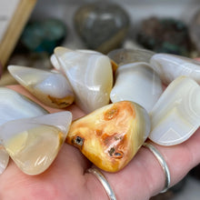 Carica l&#39;immagine nel visualizzatore di Gallery, Banded Agate Small Tumbles
