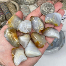 Bild in Galerie-Viewer laden, Banded Agate Large/X-Large Tumbles
