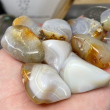 Bild in Galerie-Viewer laden, Banded Agate Large/X-Large Tumbles
