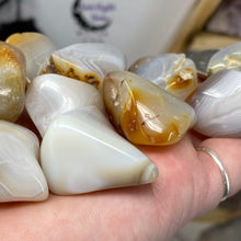 Bild in Galerie-Viewer laden, Banded Agate Large/X-Large Tumbles
