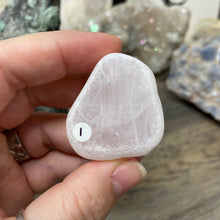 Carica l&#39;immagine nel visualizzatore di Gallery, Rose Quartz Ema Egg #01
