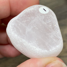 Carica l&#39;immagine nel visualizzatore di Gallery, Rose Quartz Ema Egg #01
