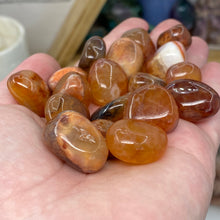 Cargar imagen en el visor de la galería, Carnelian Snakeskin Tumbles
