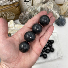 将图像加载到图库查看器中，Shungite 1&quot; Spheres
