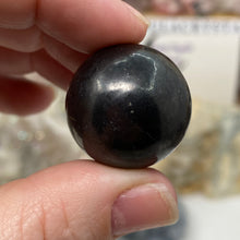 将图像加载到图库查看器中，Shungite 1&quot; Spheres
