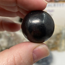 将图像加载到图库查看器中，Shungite 1&quot; Spheres
