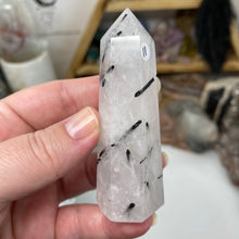 将图像加载到图库查看器中，Black Rutilated Quartz Point #11
