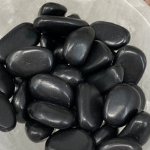 将图像加载到图库查看器中，Shungite Medium Tumbles
